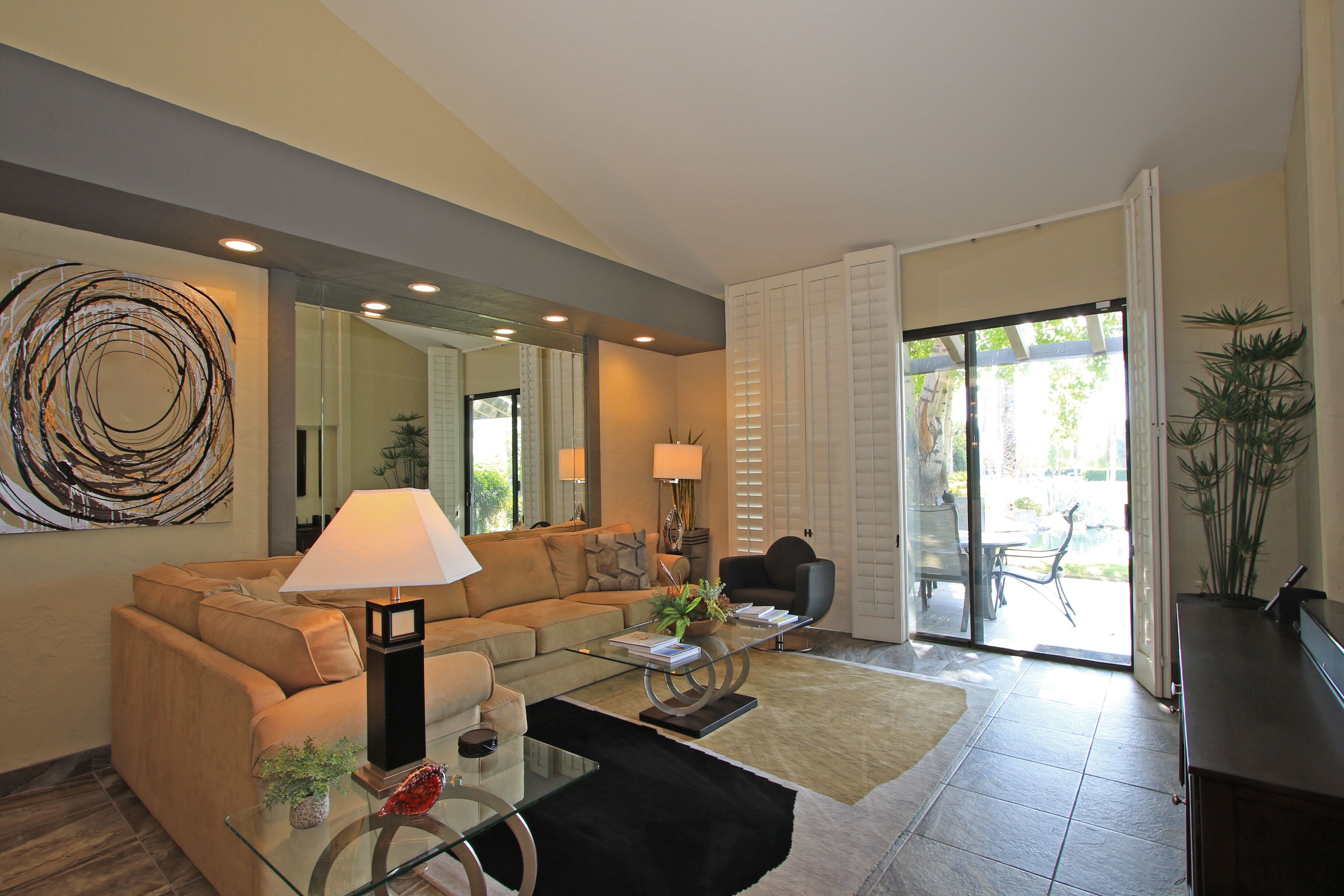 Relaxing home near 18th hole with views of lake and waterfall!