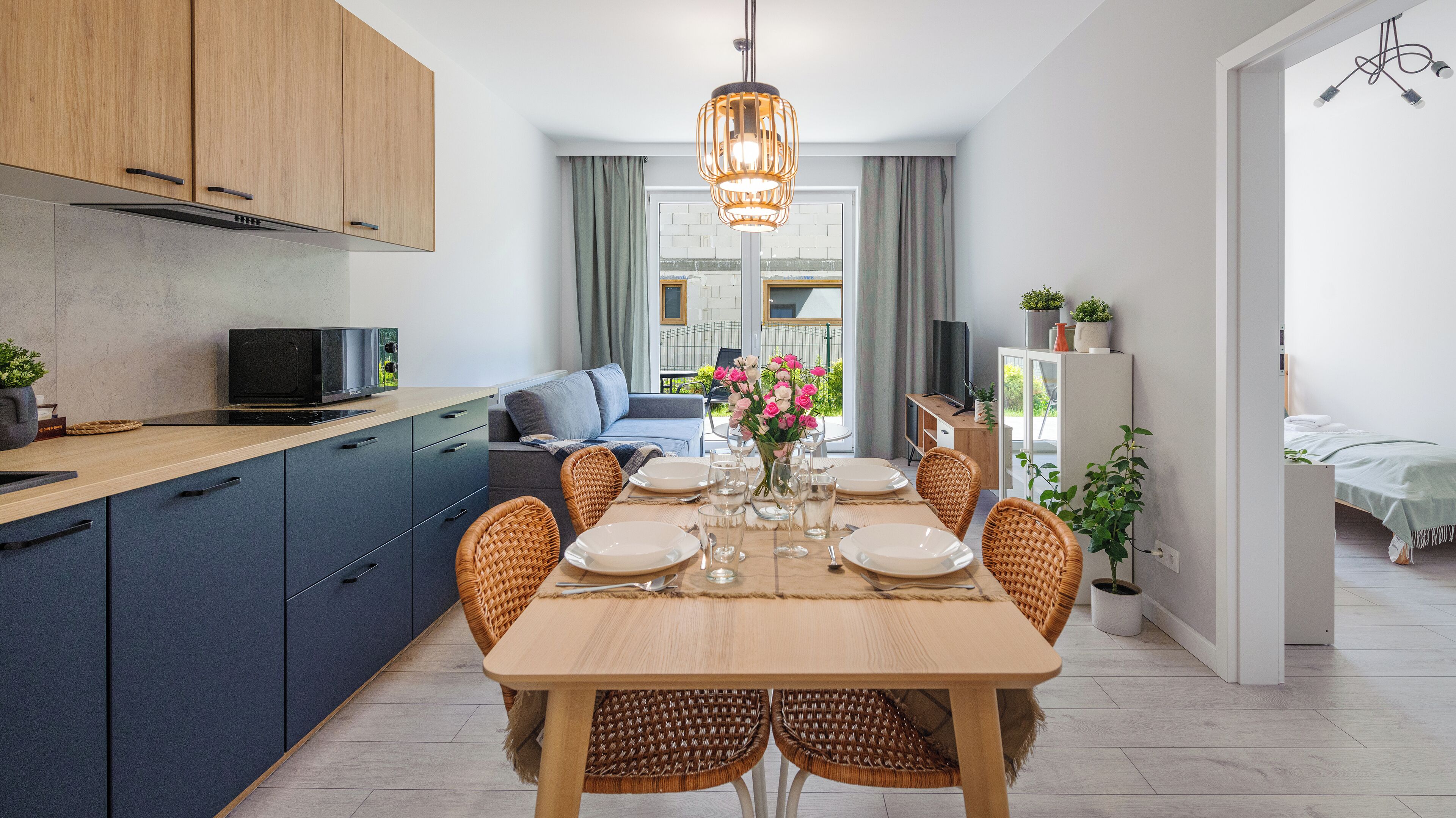 Apartment (B 4) | Private kitchen | Fridge, stovetop, electric kettle, cookware/dishes/utensils