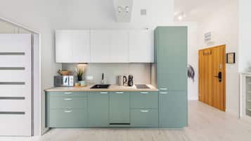 Apartment (A 23) | Private kitchenette | Fridge, stovetop, electric kettle, cookware/dishes/utensils