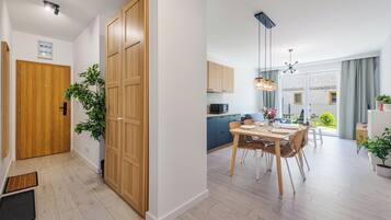 Apartment (B 4) | In-room dining