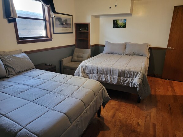 2 bedrooms, iron/ironing board, free WiFi, bed sheets