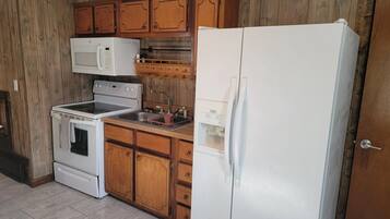 冰箱、微波炉、烤箱、炉灶