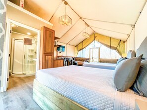 Individually decorated, individually furnished, free WiFi, bed sheets - 16 Son's Rio Cibolo - Birdhouse Cabin (Marion)