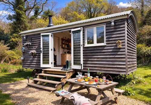 Gillan Creek Retreat is set in a private meadow on the Lizard Peninsula