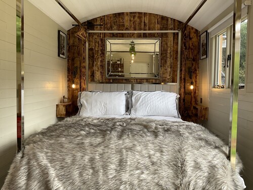 Gillan Creek Retreat is set in a private meadow on the Lizard Peninsula