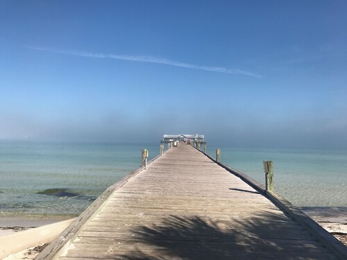 Large 4 BD with heated pool near Anna Maria Island and IMG