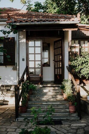 Exterior detail - Traditional House In Portaria (Portaria)