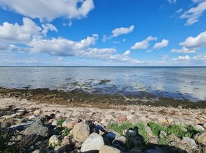 In Strandnähe, weißer Sandstrand, Shuttle zum Strand, Strandbar