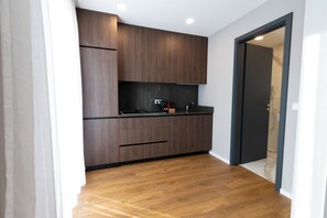 Habitación Deluxe doble de uso individual | Cocina privada | Frigorífico grande, placa de cocina y lavavajillas