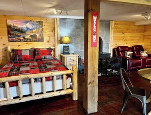 1 bedroom, free WiFi, bed sheets - Million Dollar Mountain View at Bear Den studio! (Ranger)
