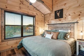 5 bedrooms, iron/ironing board, WiFi, bed sheets