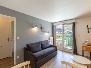 2-room apartment for 4 people - renovated | Living area | 30-cm flat-screen TV with digital channels, TV - Vacancéole - Les Balcons du Soleil (Germ)