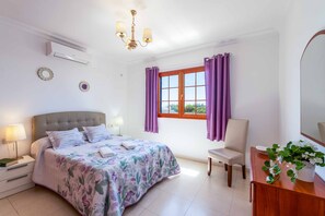 3 dormitoris, planxa i posts de planxar, wifi i roba de llit 