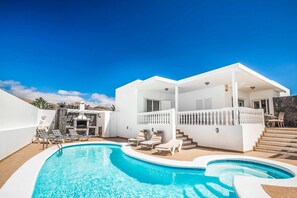 A heated pool - Villa Tian - Three Bedroom Villa, Sleeps 6 (Puerto Calero)