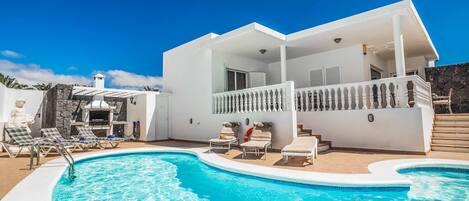 Een verwarmd zwembad