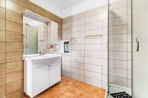 Douche, serviettes fournies