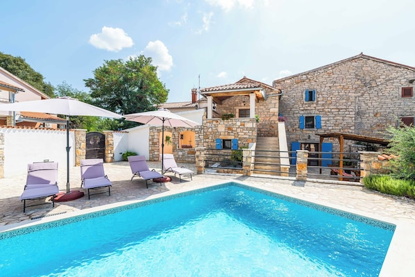 Pool - Villa Sweet Retreat - Three Bedroom Villa, Sleeps 7 (Baderna)