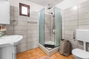Douche, serviettes fournies