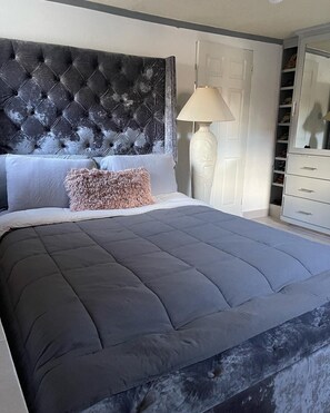 1 habitación, tabla de planchar con plancha, wifi gratis y ropa de cama 