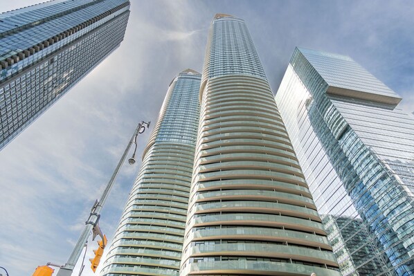 Exterior - Aaira Suites Ice Towers (Toronto)