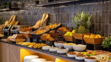 Daily full breakfast (MAD 150 per person)