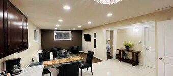 Gorgeous 2 Bedroom Suite Close to Airport in Regina