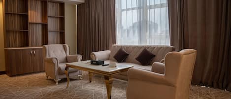 Executive Suite | Premium bedding, Select Comfort beds, minibar, in-room safe