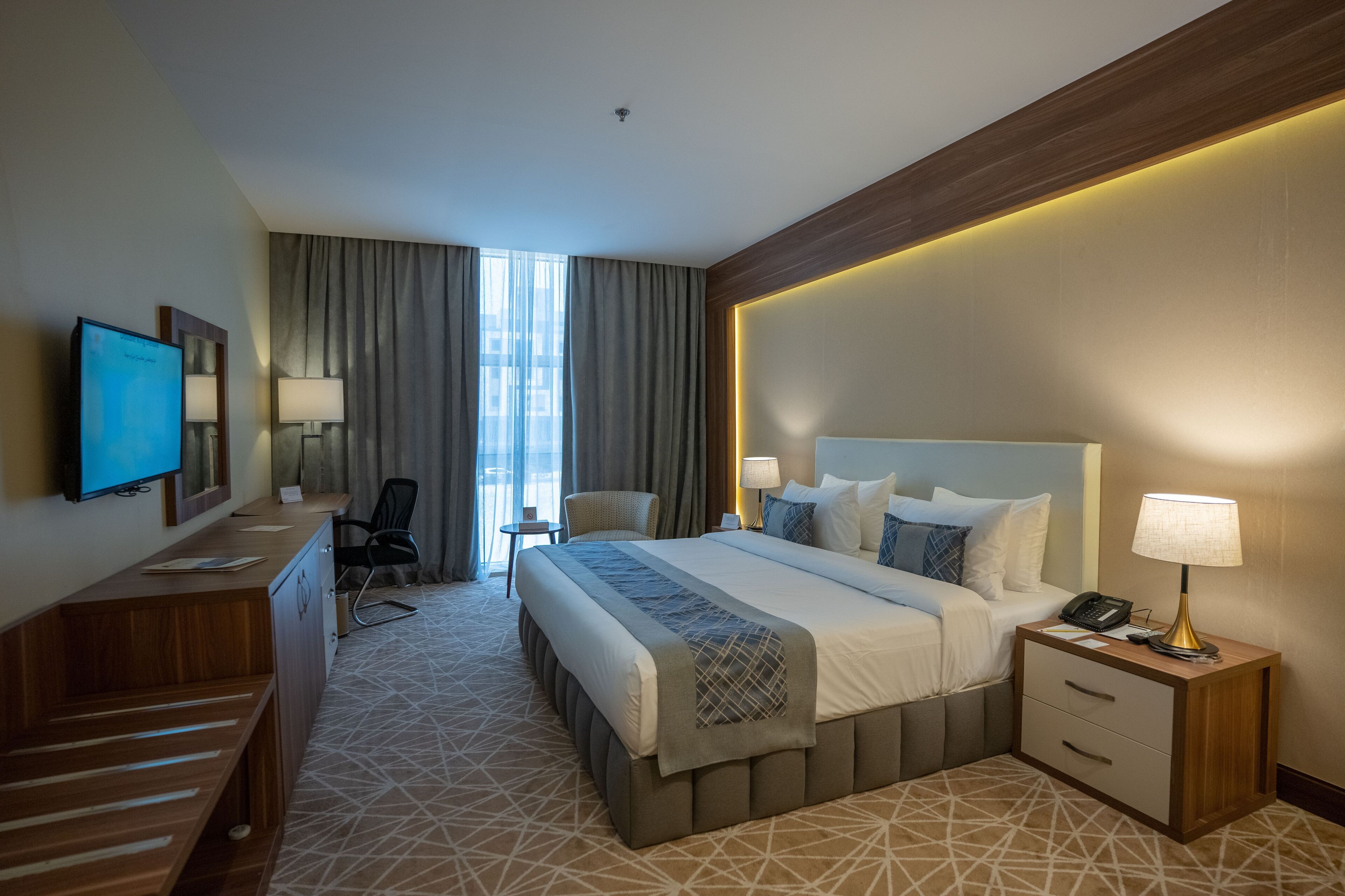 Deluxe Room, 1 King Bed | Premium bedding, Select Comfort beds, minibar, in-room safe