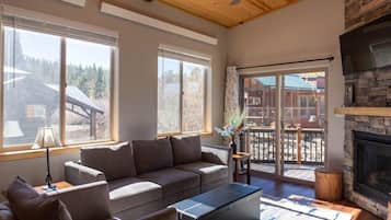TV, fireplace, offices