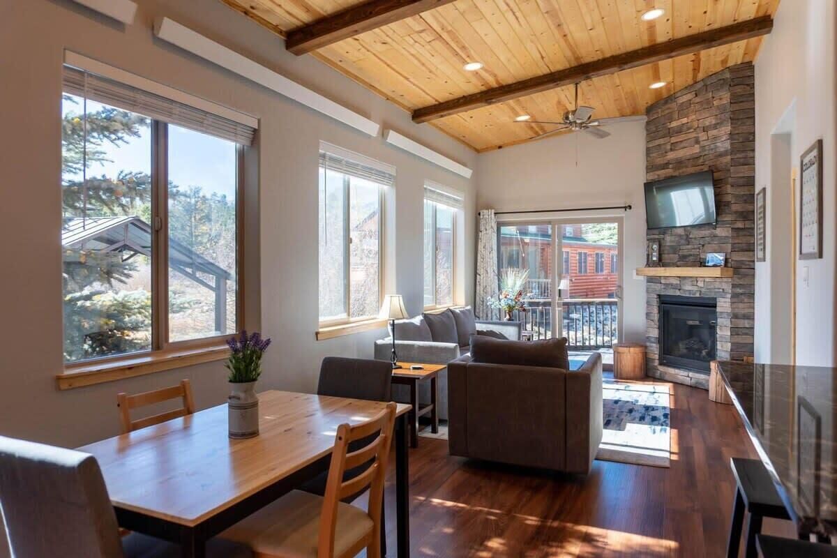 TV, fireplace, offices