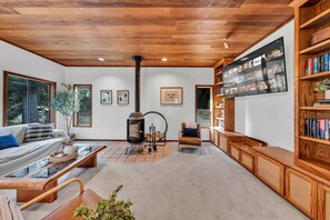 Interior - Talmont Pines 4BR Retreat with HOA Beach Access! (Tahoe City)