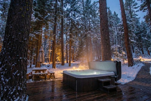 The Tallac Lodge - Hot Tub/Walk 2 Beach!