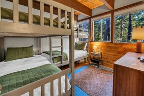 4 bedrooms, iron/ironing board, WiFi, bed sheets