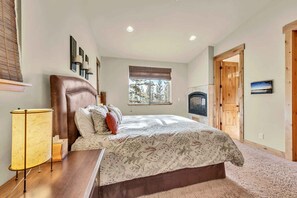 4 bedrooms, iron/ironing board, travel crib, WiFi - Inviting Cabin with Decks, 2 Miles to Lake Tahoe! (Kings Beach)