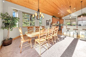 Dining - Inviting Cabin with Decks, 2 Miles to Lake Tahoe! (Kings Beach)