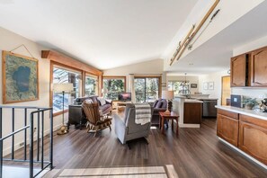 Flat-screen TV, fireplace