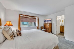 3 bedrooms, iron/ironing board, WiFi, bed sheets - Modern 3BD -Walk to Lake & Beach (Tahoe City)