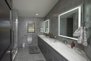 Bathtub, hair dryer, bidet, towels - Book now you will not be sorry.... Just look at the reviews.  (Marco Island)