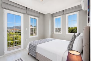 4 chambres, fer et planche à repasser, Wi-Fi, draps fournis