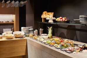 Desayuno buffet (EUR 24 por persona)