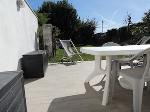 Outdoor dining - Single-storey house with garden, close to beaches and shops (Quiberon)