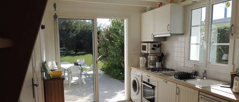 Mikroaaltouuni, uuni, liesi, astianpesukone