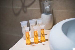 特级套房 | 浴室 | 免费洗浴用品、吹风机、拖鞋