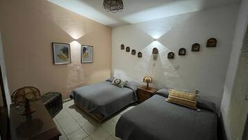 Casa básica | 3 habitaciones, tabla de planchar con plancha y wifi gratis