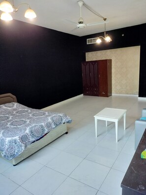 1 bedroom, free WiFi - Big Private Room in Ajman (Ajman)