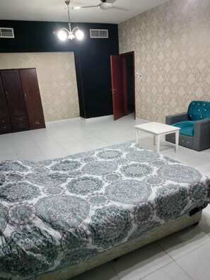 1 bedroom, free WiFi - Big Private Room in Ajman (Ajman)