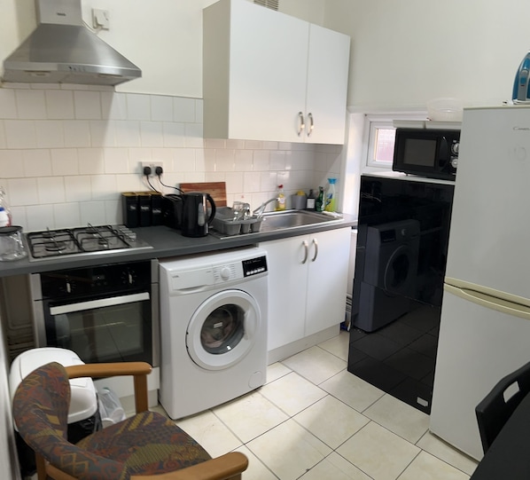 Fridge, microwave, electric kettle - City Lodge Shadwell (London)