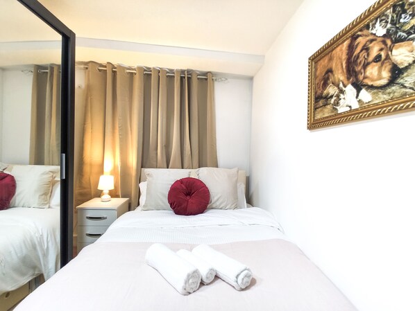 Chambre Double Classique, salle de bains commune | Bureau, chambres insonorisées, fer et planche à repasser, Wi-Fi gratuit