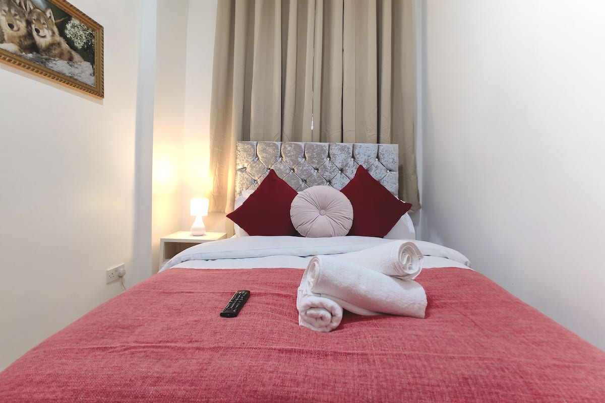Classic-Doppelzimmer, Gemeinschaftsbad | Schreibtisch, schallisolierte Zimmer, Bügeleisen/Bügelbrett