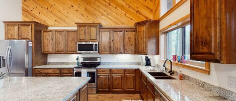 Geladeira, micro-ondas, fogão, cooktop